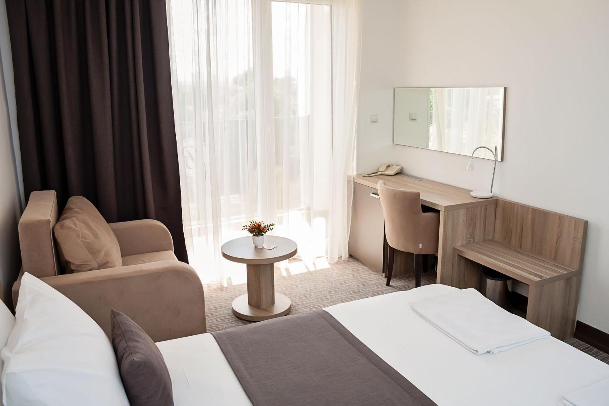 Bosphorus Hotel Aleksinac Esterno foto