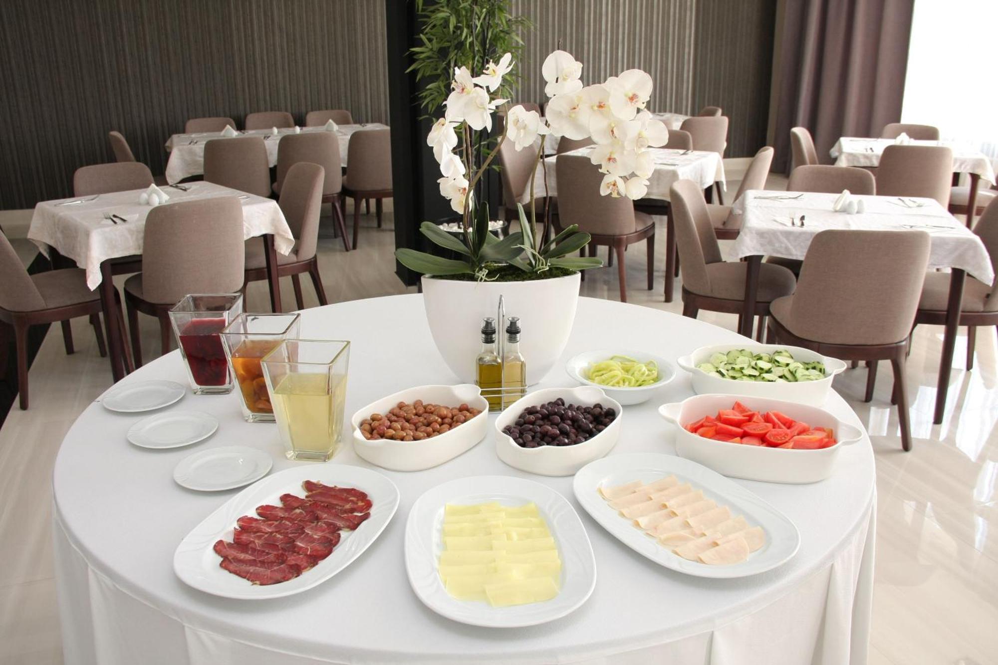 Bosphorus Hotel Aleksinac Esterno foto