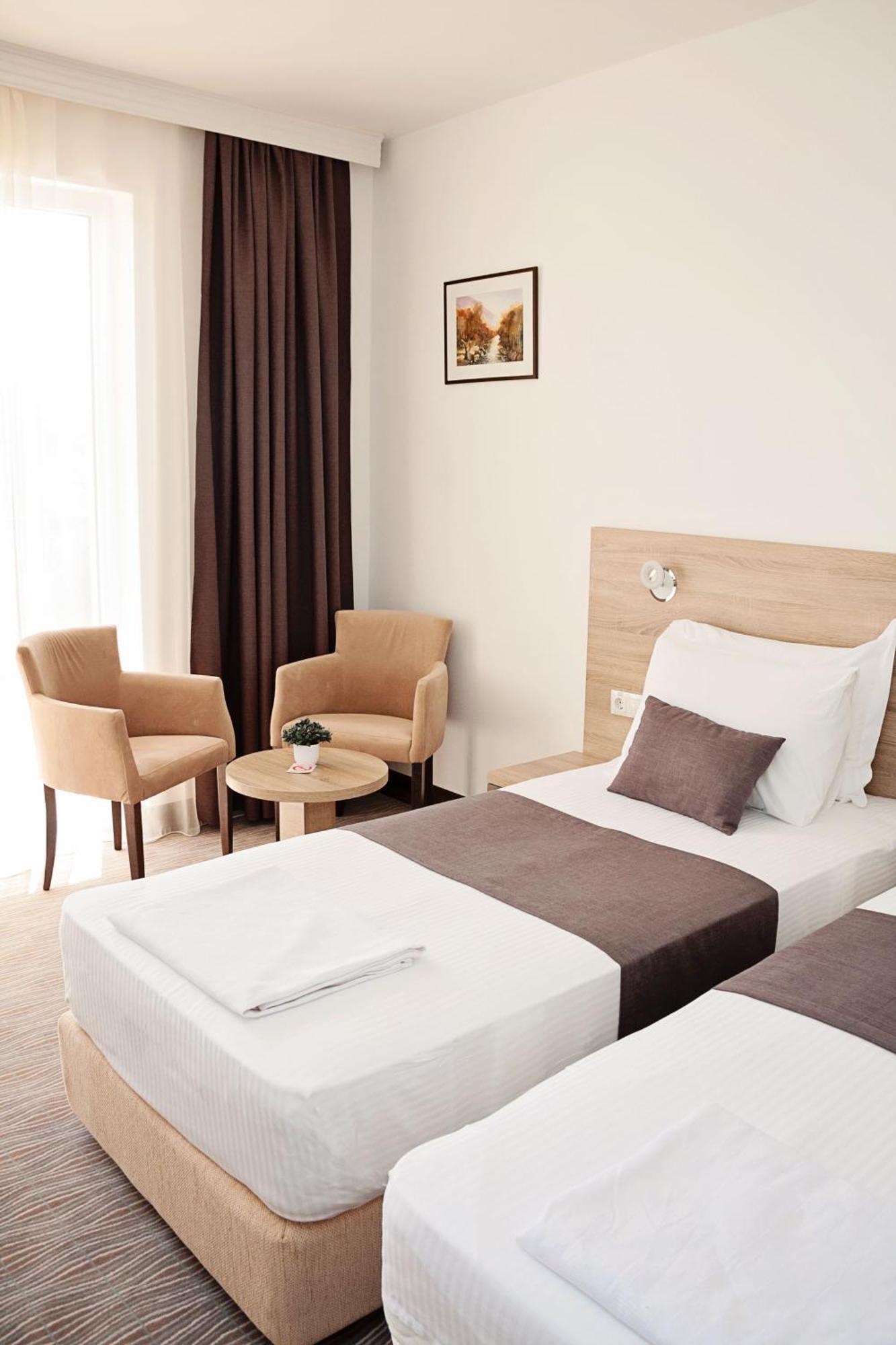 Bosphorus Hotel Aleksinac Esterno foto
