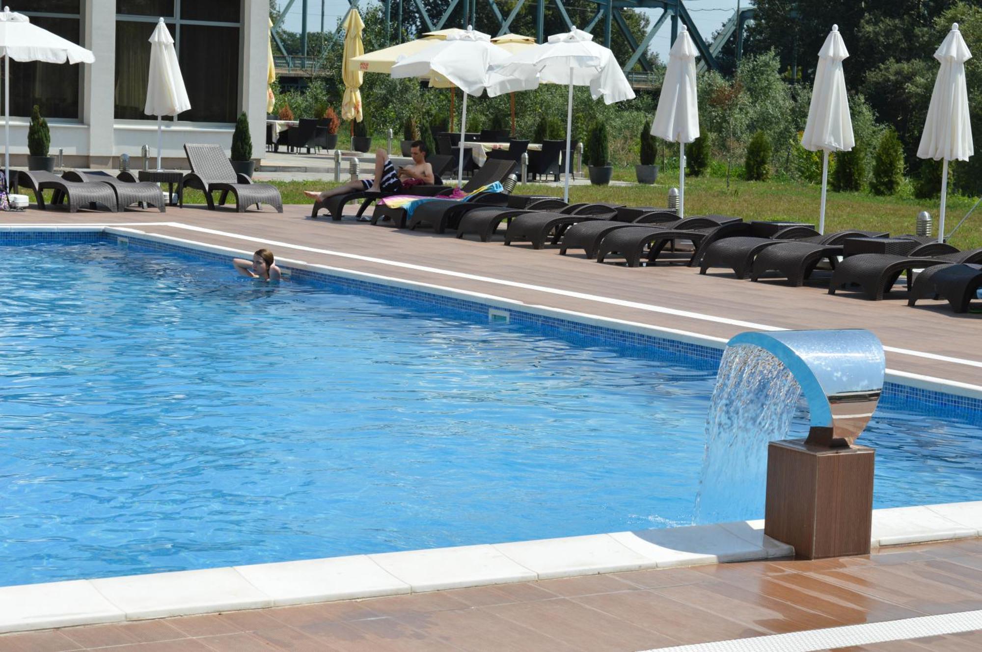 Bosphorus Hotel Aleksinac Esterno foto